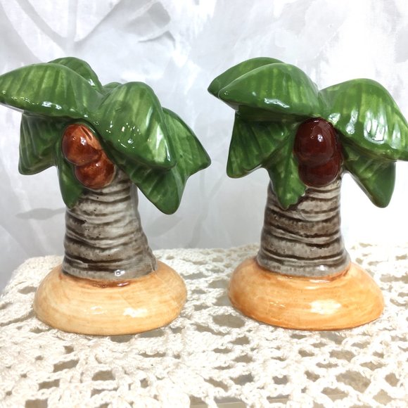 Pottery Barn Coconut Tree Salt & Pepper Shaker - Picture 7 of 10